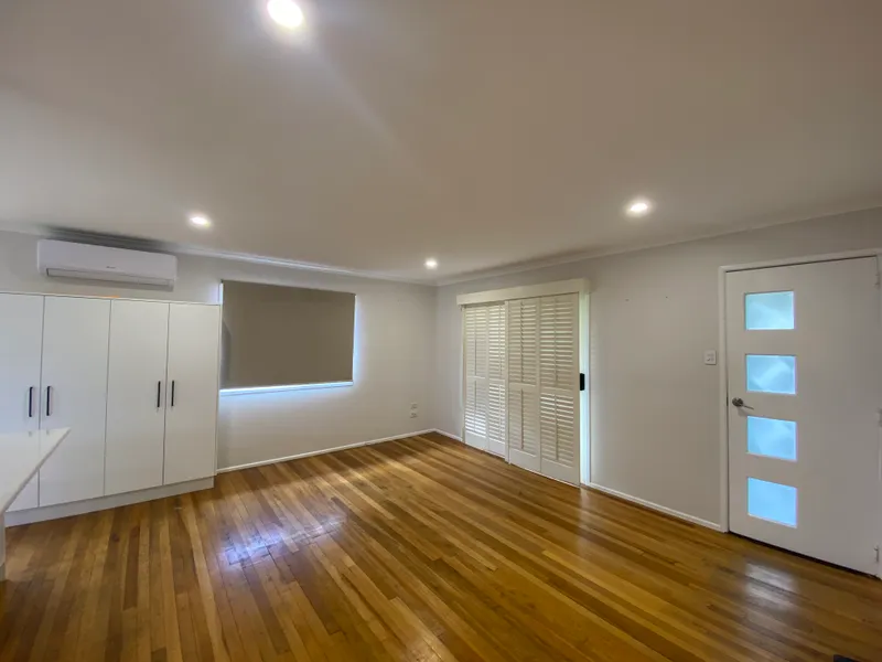 NEAT LIVING IN BRASSALL