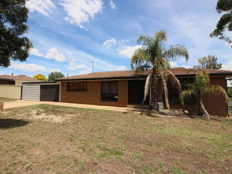 YES I HAVE A  POOL !