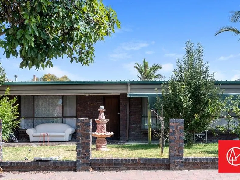 3 BEDROOM FAMILY HOME WITH TEENAGE RETREAT