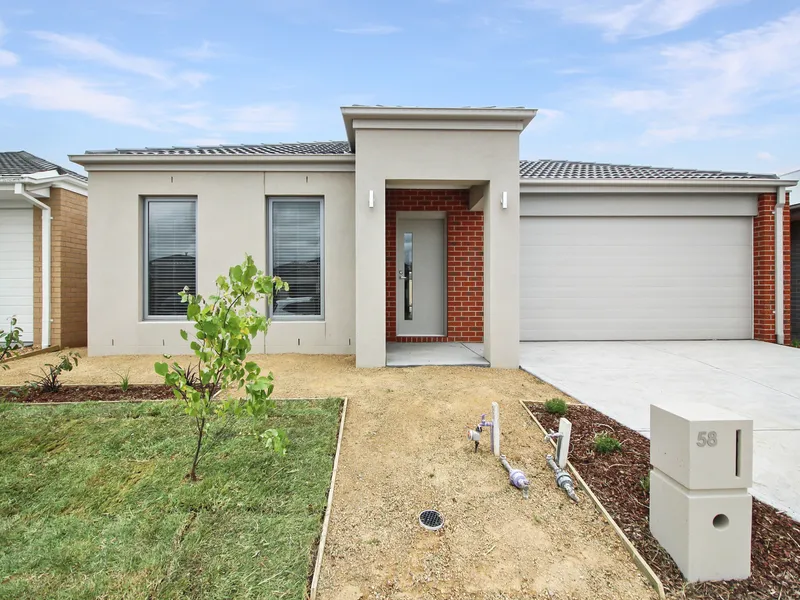 FAMILY HOME CLOSE TO SHOPPING CENTRES AND SCHOOLS