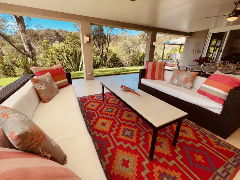 Luxury 4 Bedroom Home on Rural Acreage Close to Everything