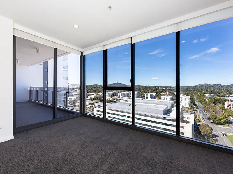 Spacious, modern apartment with spectacular views in ‘AS NEW’ condition