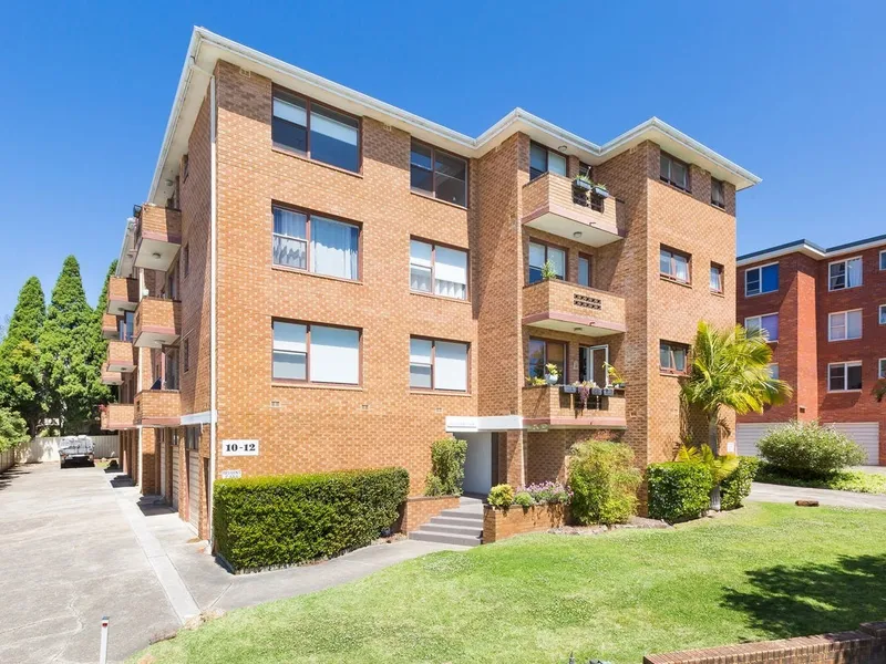 Immaculately Presented Two Bedroom Apartment