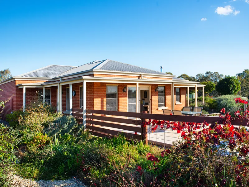 MODERN COUNTRY LIVING WITH RURAL OUTLOOK