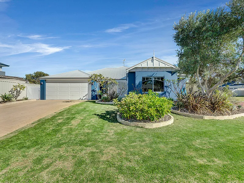Immaculate family home by the estuary