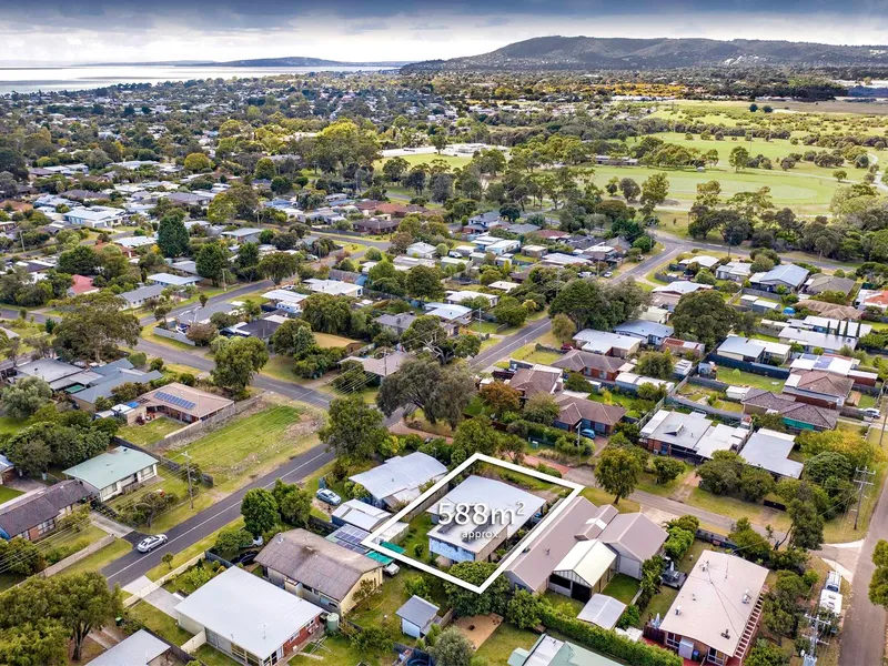 Beachside retreat with self-contained accommodation