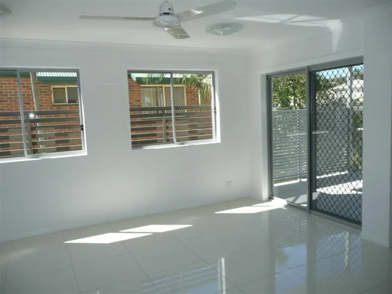 LARGE ONE BEDROOM APARTMENT-5KM TO CBD!