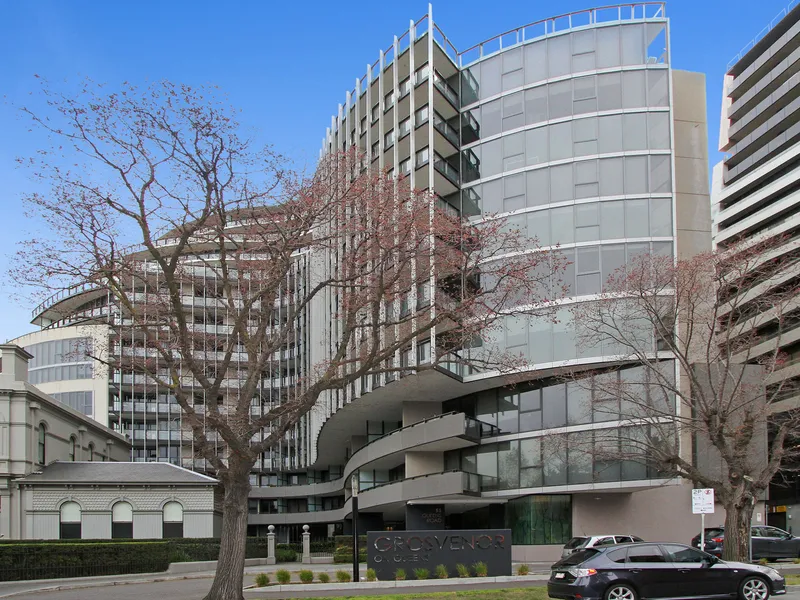 Modern One-Bedroom Apartment in Prime Melbourne Location