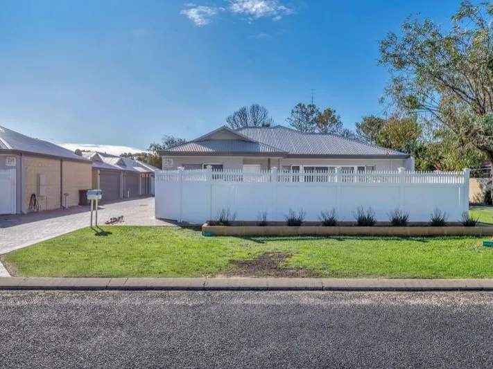 7D SOLD - 7B AVAILABLE     3 BEDROOM, 2 BATHROOM HOME - FANTASTIC EAST BUNBURY LOCATION