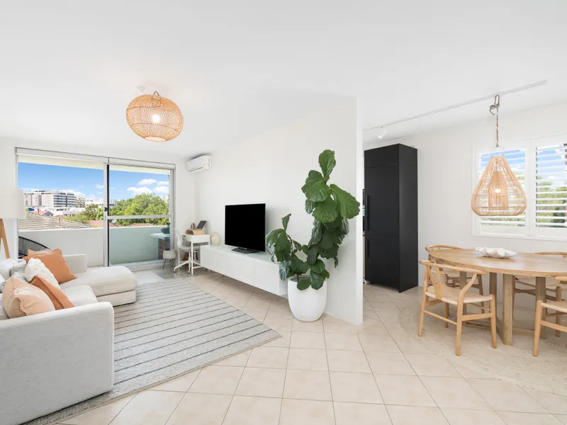 CONVENIENT COASTAL LOCATION