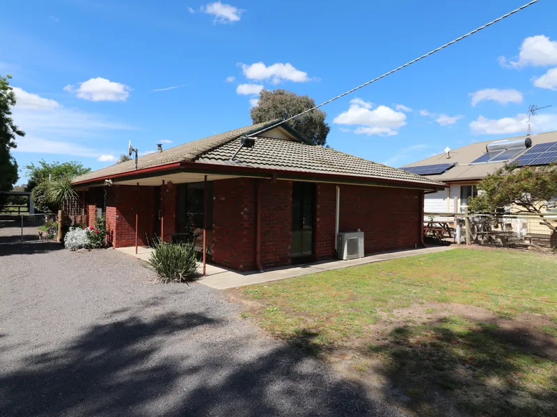 SPACIOUS UNIT IN PRIVATE SETTING