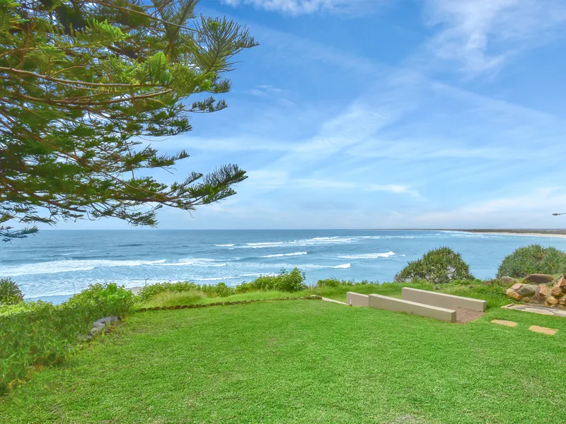 Absolute waterfront 3 bedroom unit with uninterrupted Ocean views!