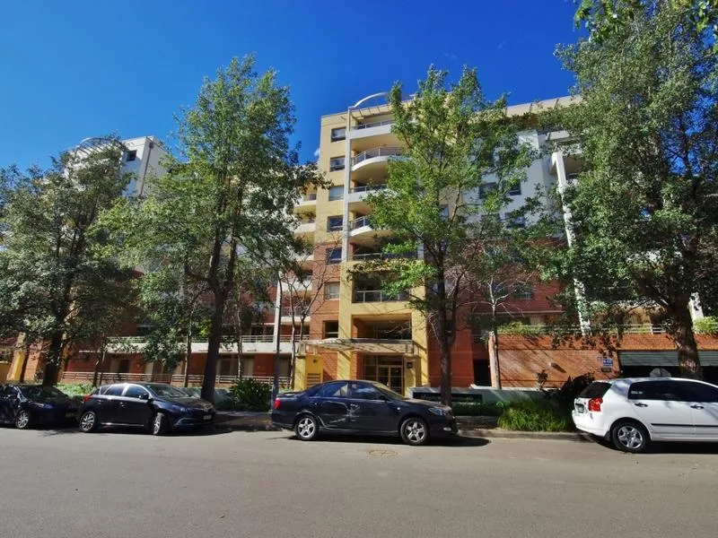 MODERN 2 BEDROOM THIRD FLOOR APARTMENT