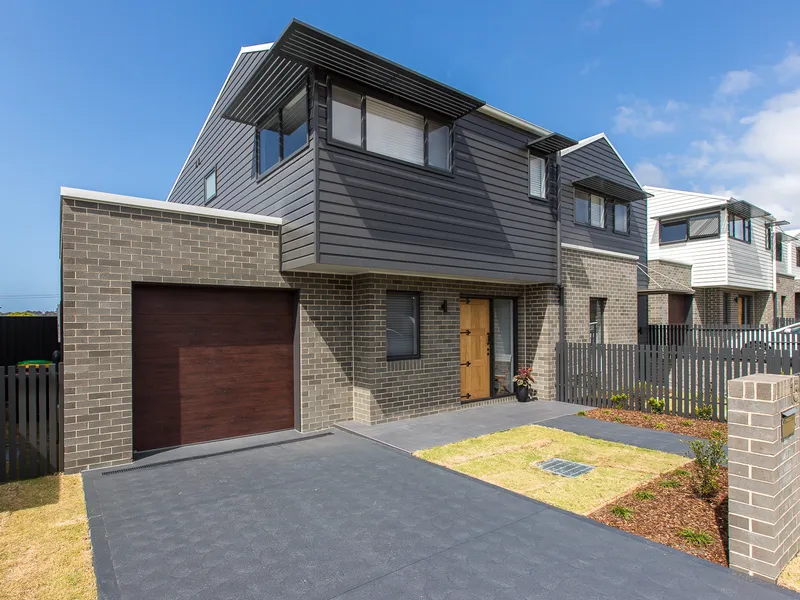 Ultra Modern Living-Great Location