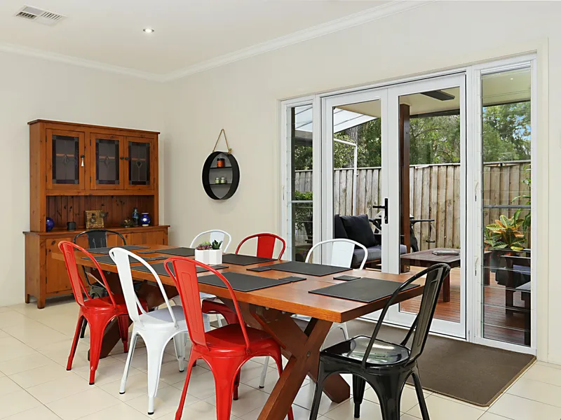Luxury Private Townhouse located one street back from Bennetts Beach