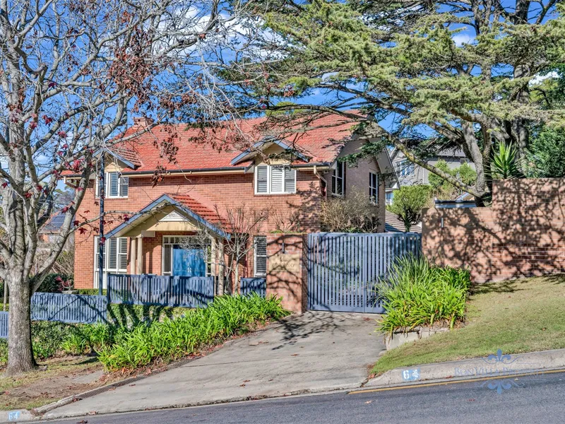 Huge Executive Home with Amazing Entertaining Area.