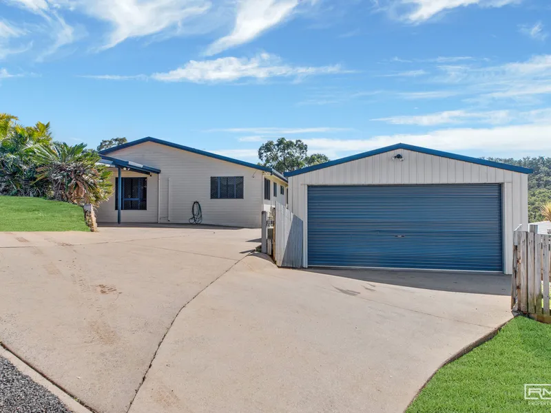 Queenslander home with picturesque mountain views & 2-Bay Shed!