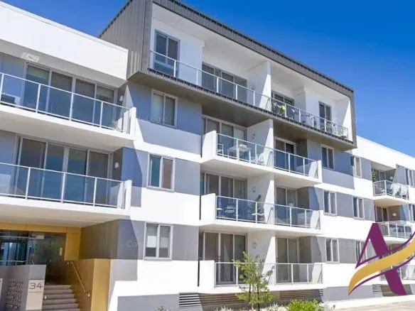 MOMENTS TO THE BEACH