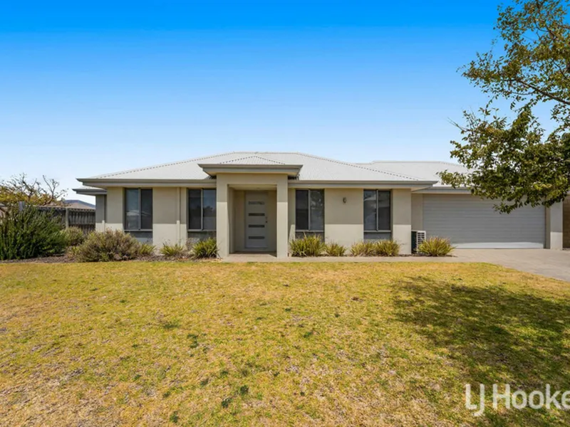 3x2x2 Modern Home So Close To The Beach.