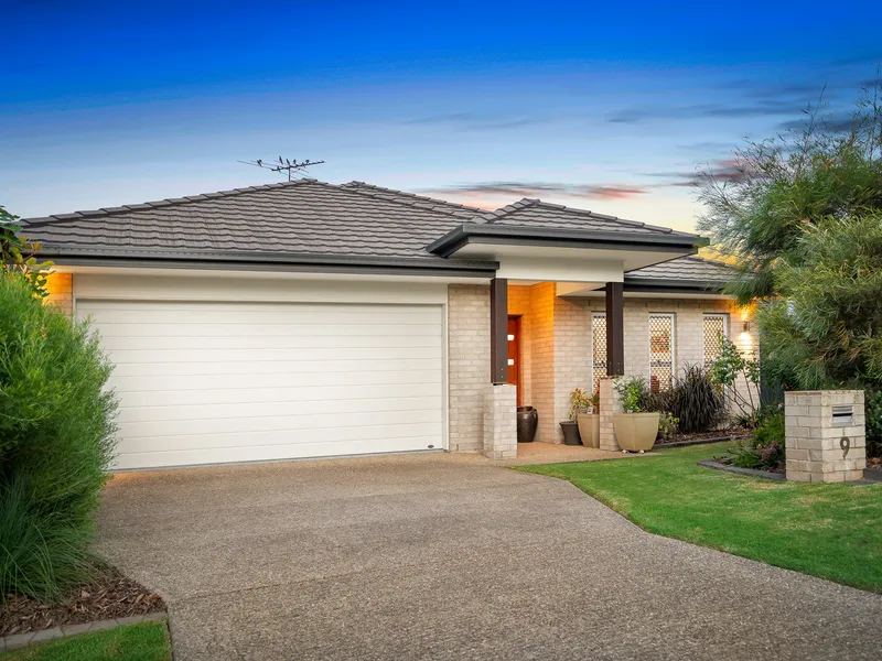 Immaculate Low-set Residence In ‘Warner Lakes’ – Everything You’d Expect In A Perfect Position