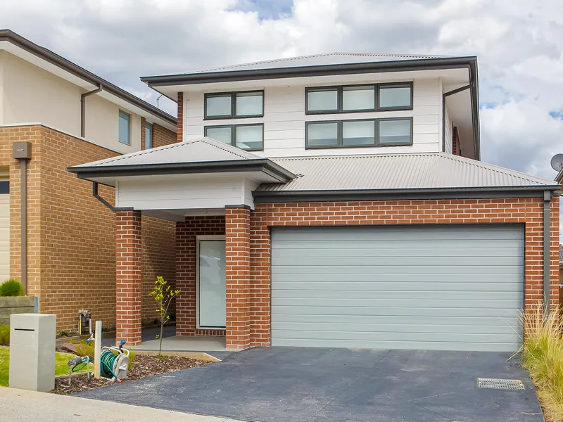 Enjoy the luxury and convenience of this sophisticated and stylish townhouse.