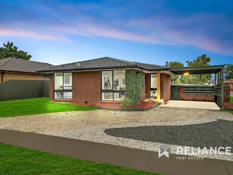 Beautiful recently renovated gem, 4 Bedroom+ Study & 2 Bath in The heart of Hoppers Crossing!!!