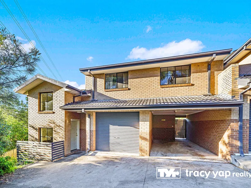 Immaculate townhouse in convenient location