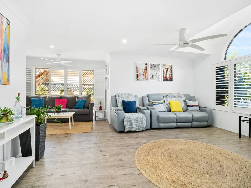 Low Maintenance Family Living - minutes to everything!