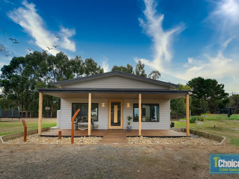 TINY HOUSE ON 1 ½ ACRES NEAR WATER !!!!!