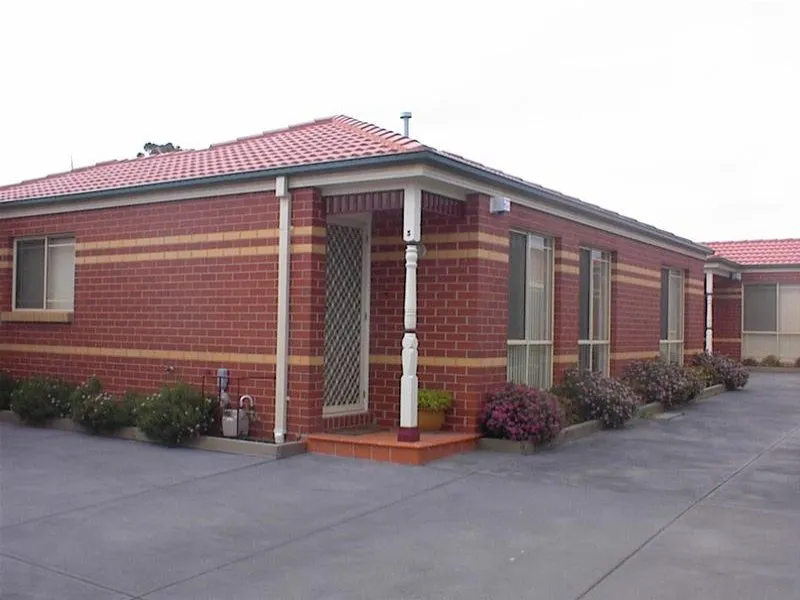 Excellent location, close to schools, Sunshine Plaza and public transport.