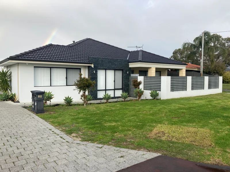 3 bed, 2 bath, 2 car garage $600pw