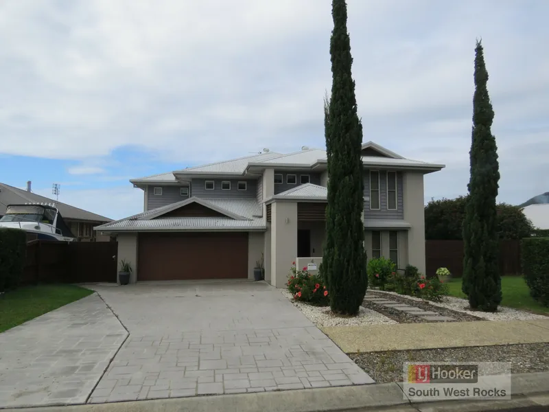 RESORT STYLE FAMILY HOME