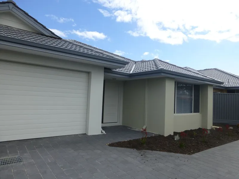 Beautiful unit situated in a great location ! Available NOW !