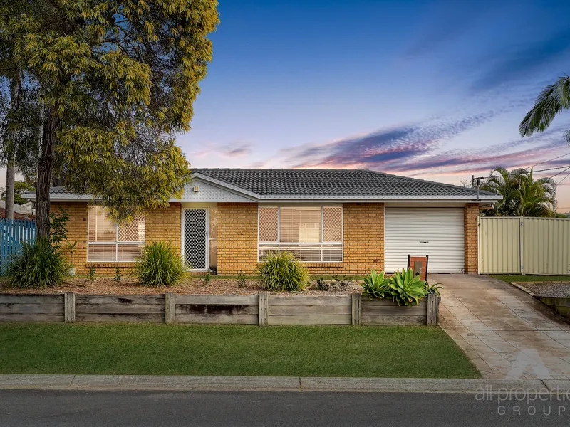 This stunning, well-presented home positioned on a quiet 647sqm - unbelievable location has now become available !! Be Quick to secure this stunner