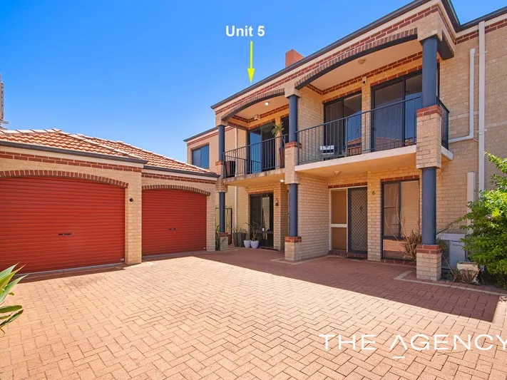 2 Storey Rear Townhome with 3 Living Areas!