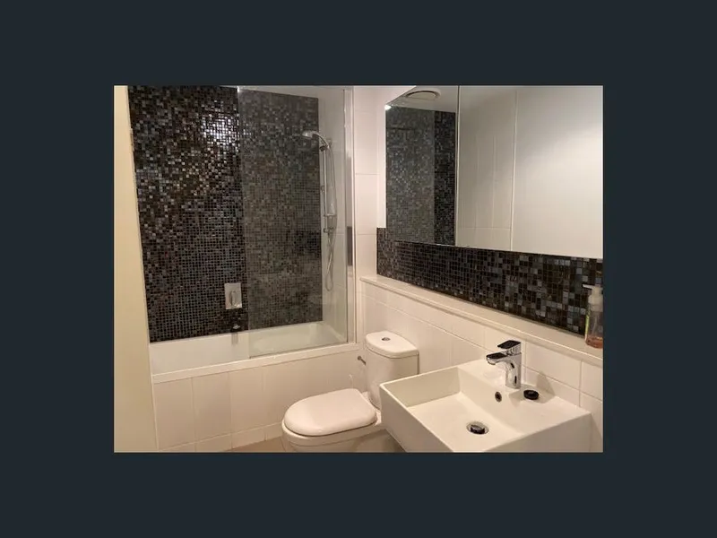 Stunning City View Apartment - Close To Everything!