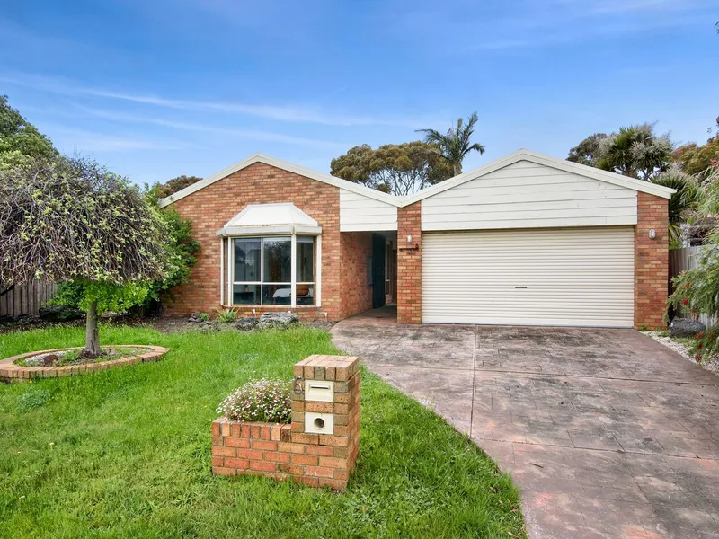 Fully Furnished Haven on the 14th Hole at Safety Beach