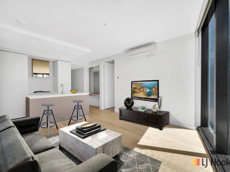 EXECUTIVE LIVING in a Prime CBD Apartment 