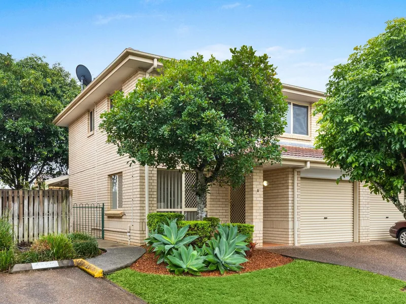 Excellent three-bedroom townhome, minutes from the waterfront