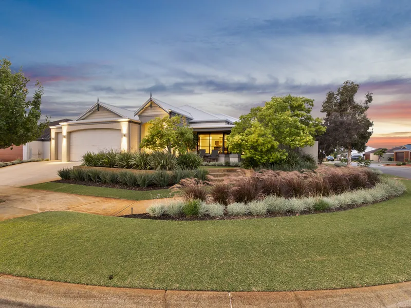 HUGE HOME WITH TRIPLE GARAGE AND BELOW GROUND POOL