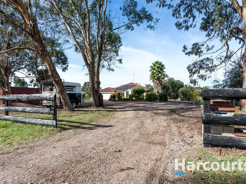 Stunning Family Home with a Pool on 5,997sqm of Paradise!