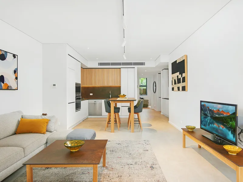 Luxurious, Fully Furnished Apartment- Available for 6/7 Months