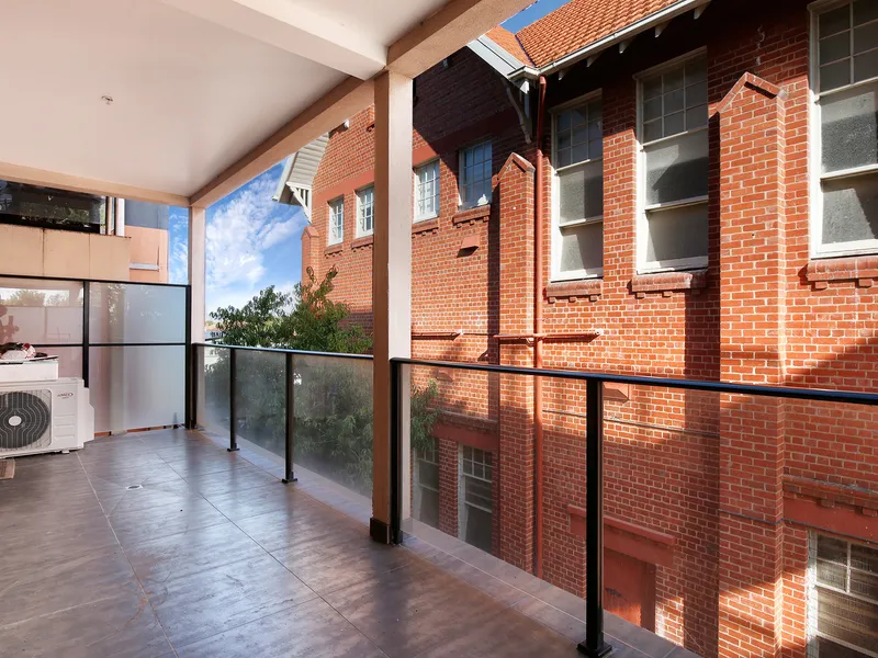 89sqm Two Bedroom Apartment plus Study in Ormond - within McKinnon Secondary College Zone