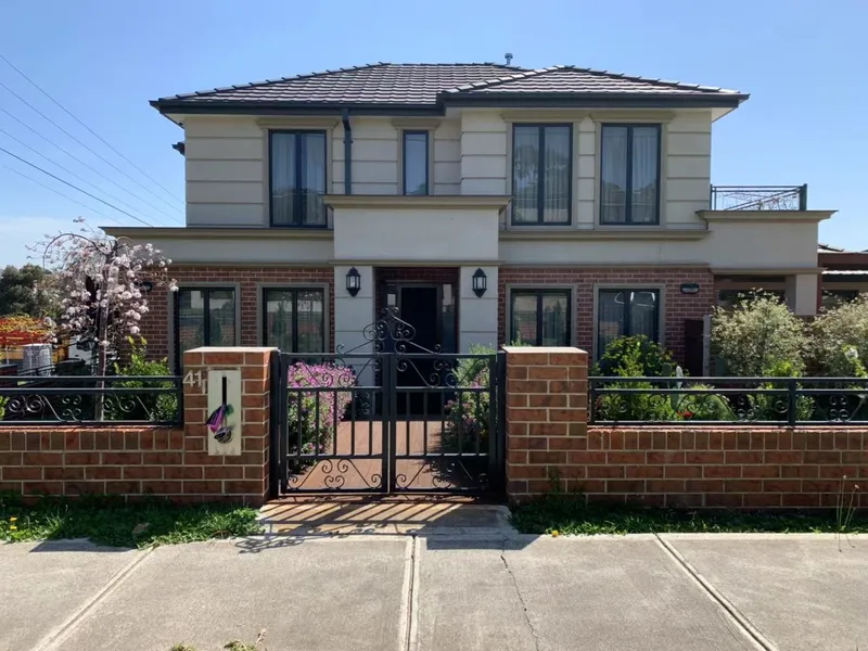 Enjoy Space, Style and Location, Ideally for Big Family 