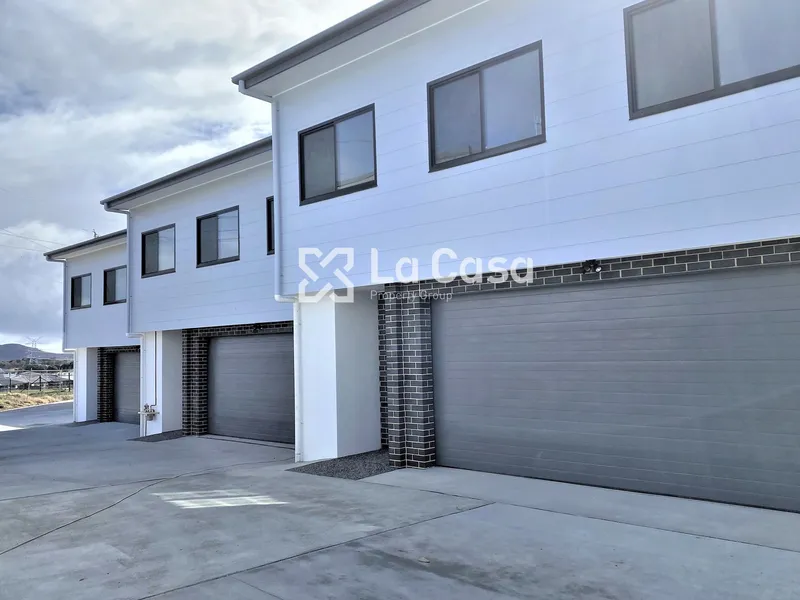 Tranquil Luxury: Your Modern Oasis in Holt