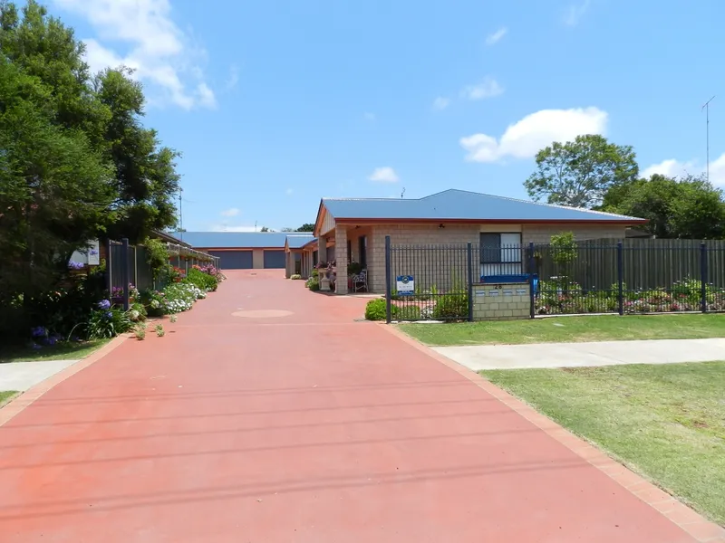 Large & Modern Three Bedroom Unit in a Quiet Location 