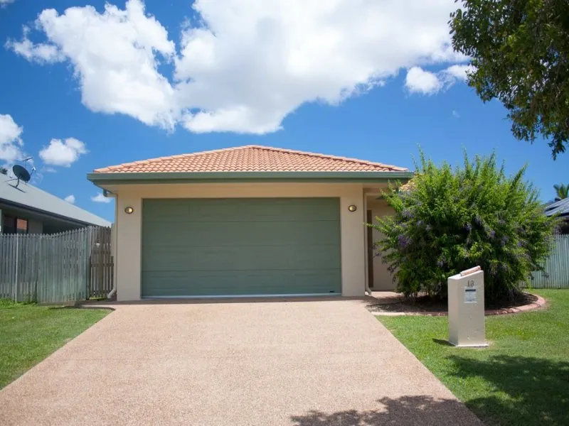 Spacious Family Home - Double Gate Access