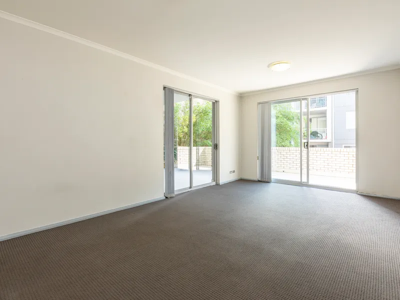 Generously Proportioned Apartment with Large Entertainers Balcony