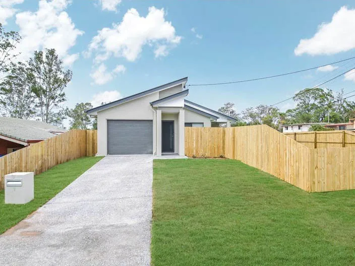 MODERN 4-BEDROOM 2-BATHROOM FAMILY HOME WITH AN EXTRA LARGE YARD IN THE HEART OF LOGANLEA.