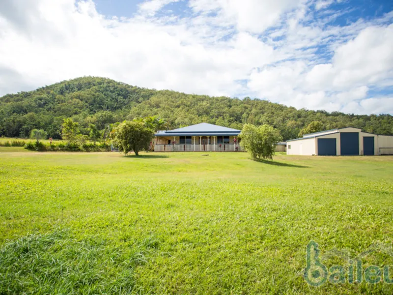 COUNTRY LIVING AT ITS BEST!